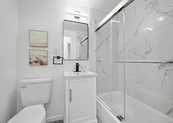 Shadyside 1e Bright And Modern Private Bedroom With Shared Bathroom