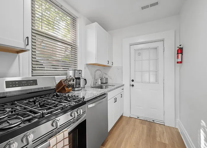 Homestay Shadyside 1e Bright And Modern Private Bedroom With Shared Bathroom *